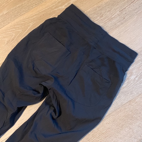lululemon Street to Studio Pant II Unlined 27.5" Deep Coal Sz4 - Picture 3 of 11